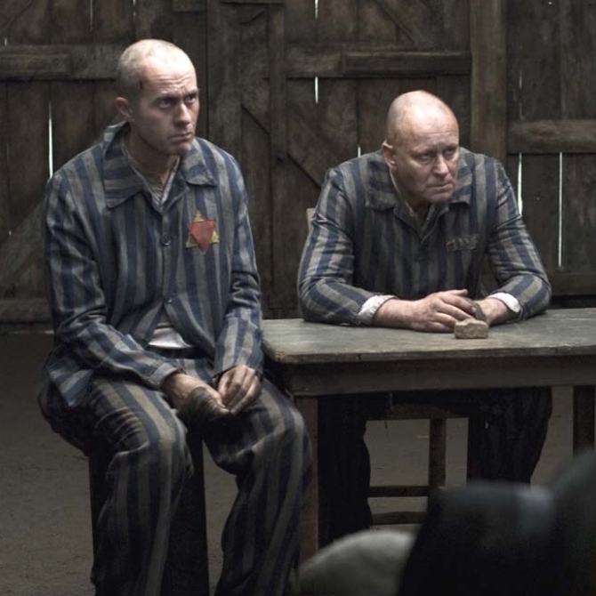 Speelfilm:  God on trial